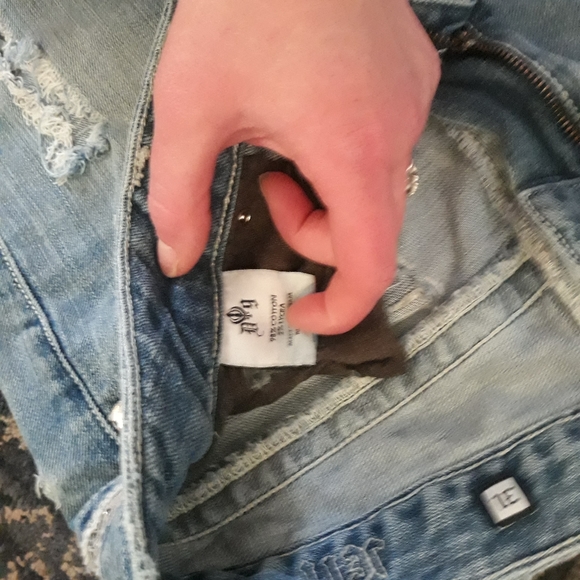 District 9 distressed jeans - Picture 3 of 3